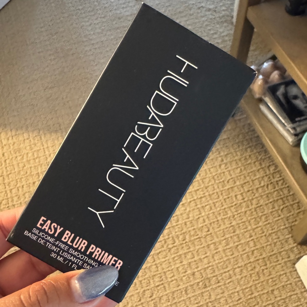 HUDA BEAUTY easy blur primer